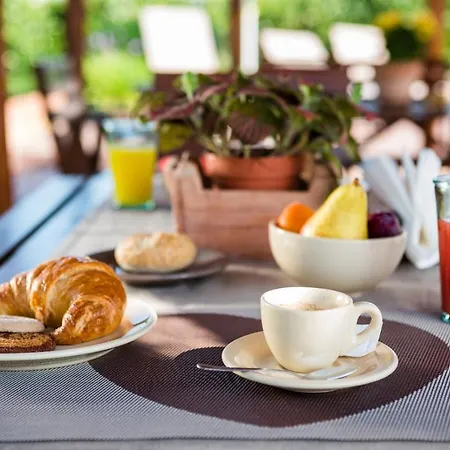 Oasi Caprolace Couette-café Sabaudia